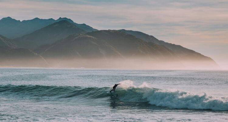 Local Kiwi Surfer in Manu Bay