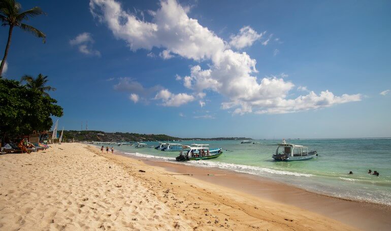 Nusa lembongan beach 